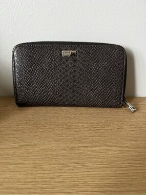 Textured Zip-Around Wallet with Silver Plate